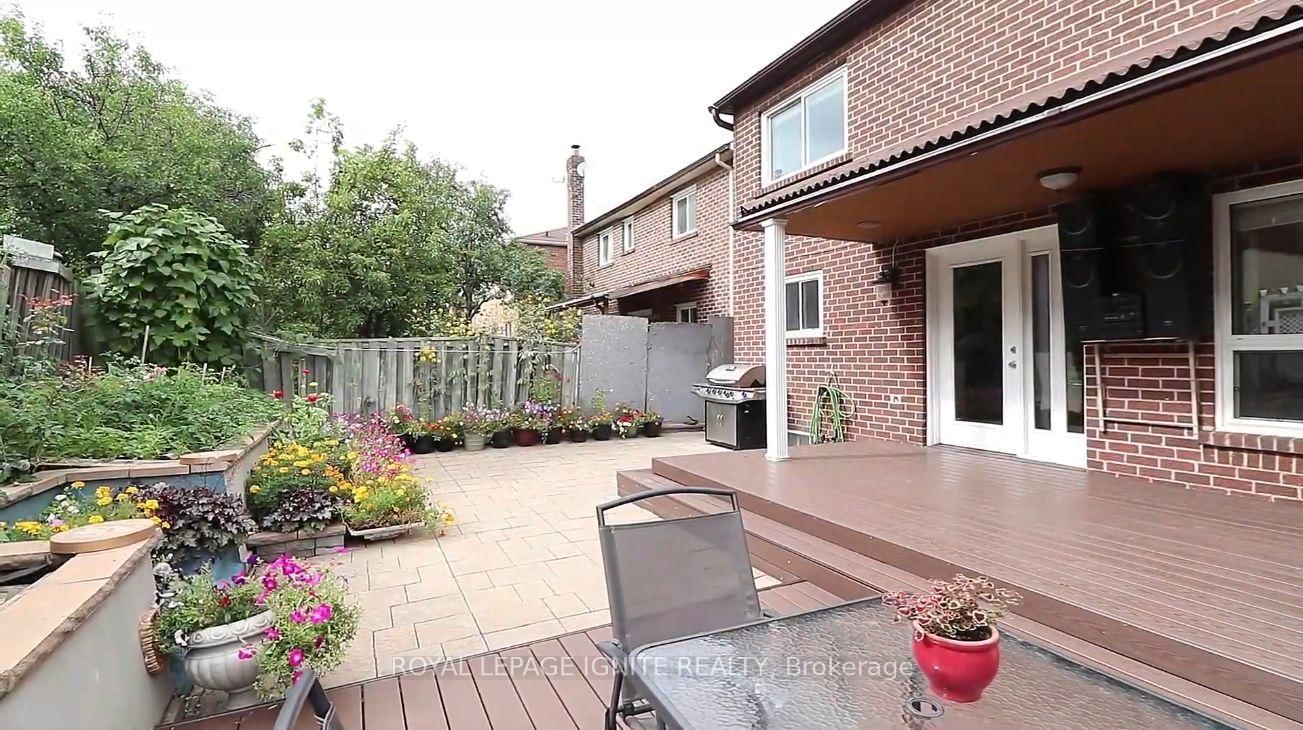 Detached House for sale at 11 Carisbrooke Square, Toronto, Ontario, M1B 4M2 - Malvern - MLS: E12919924