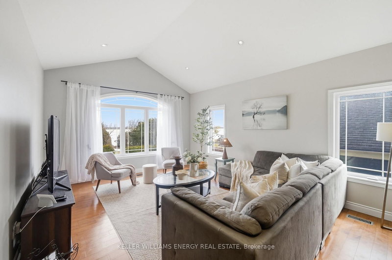 332 Carnegie Beach Rd, Scugog, L9L 1B6 | Image 3