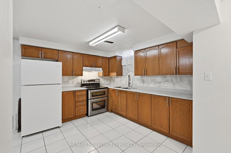 BSMT - 584 Strouds Lane, Pickering, L1V 4S6 | Image 3