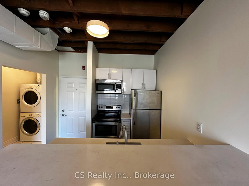 home for lease on 1513-3-242 Coxwell Avenue