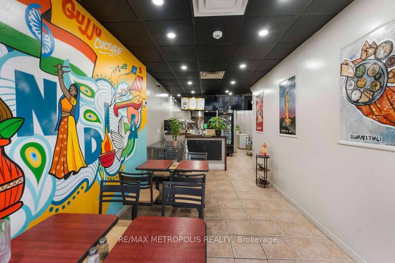 24 Simcoe St N, Oshawa, L1H 8C1 | Image 2