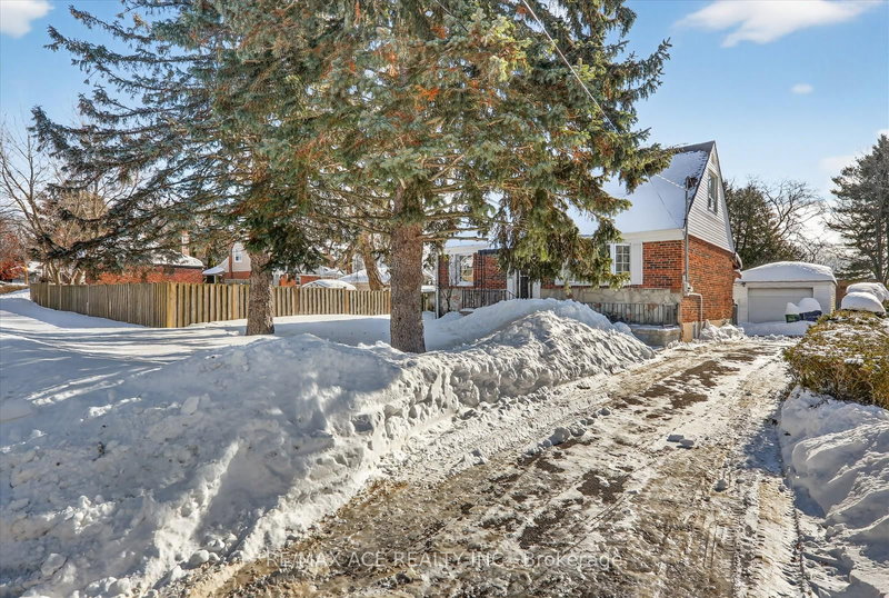 233 Oakridge Dr, Toronto, M1M 2B5 | Image 2