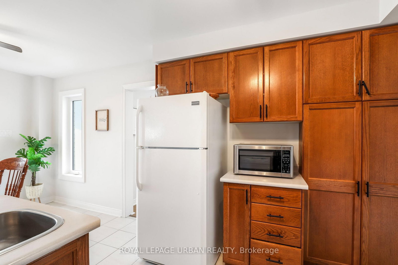 Detached House for sale at 1505 Garland Crescent, Pickering, Ontario, L1V 7B3 - Amberlea - MLS: E12922386