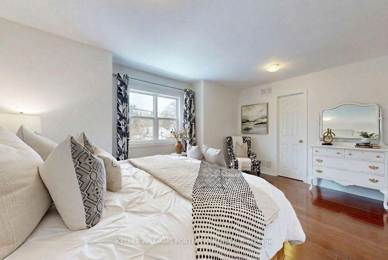 Detached House for sale at 49 Dolphin Drive, Toronto, Ontario, M1L 1N5 - Clairlea-Birchmount - MLS: E12922960