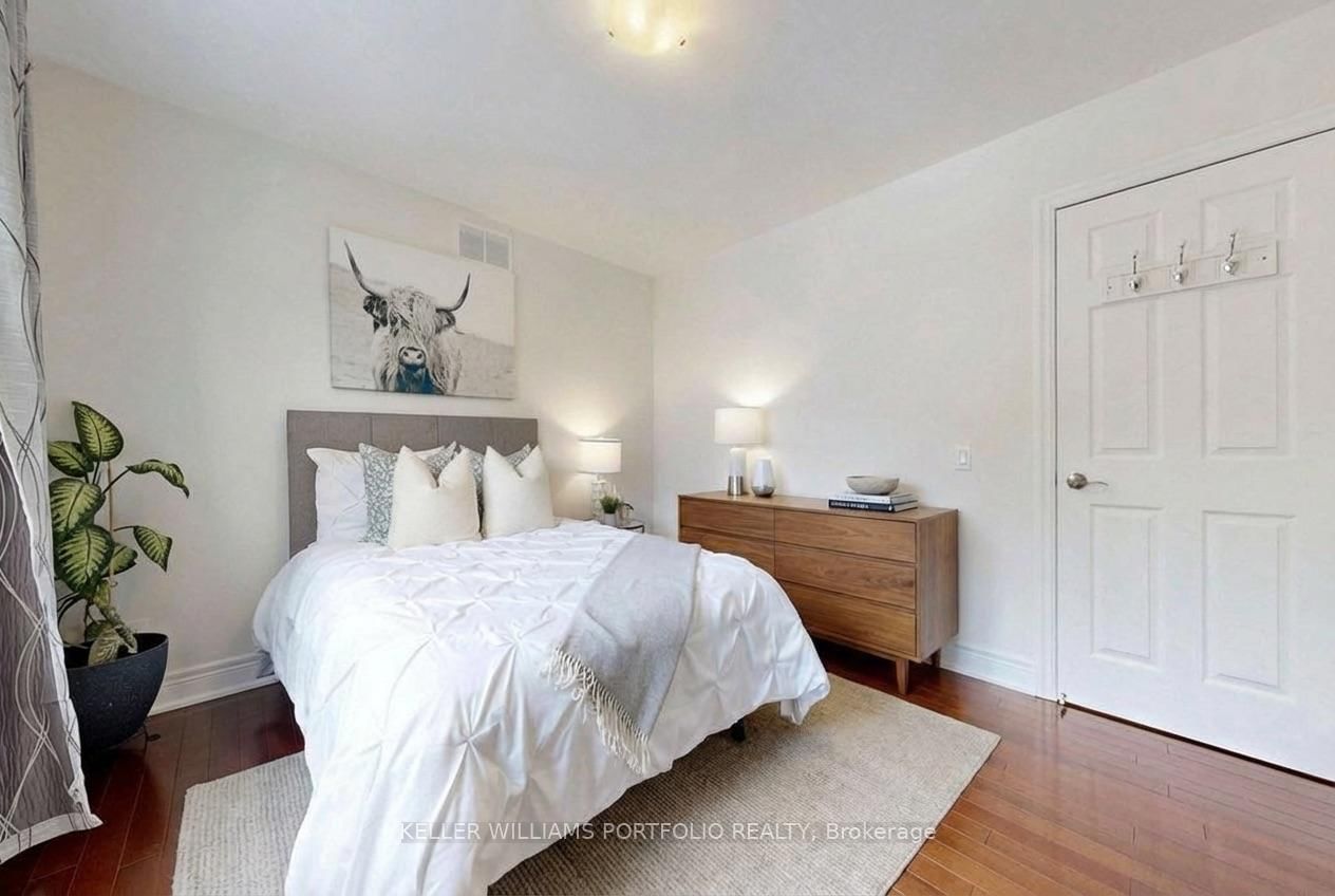 Detached House for sale at 49 Dolphin Drive, Toronto, Ontario, M1L 1N5 - Clairlea-Birchmount - MLS: E12922960