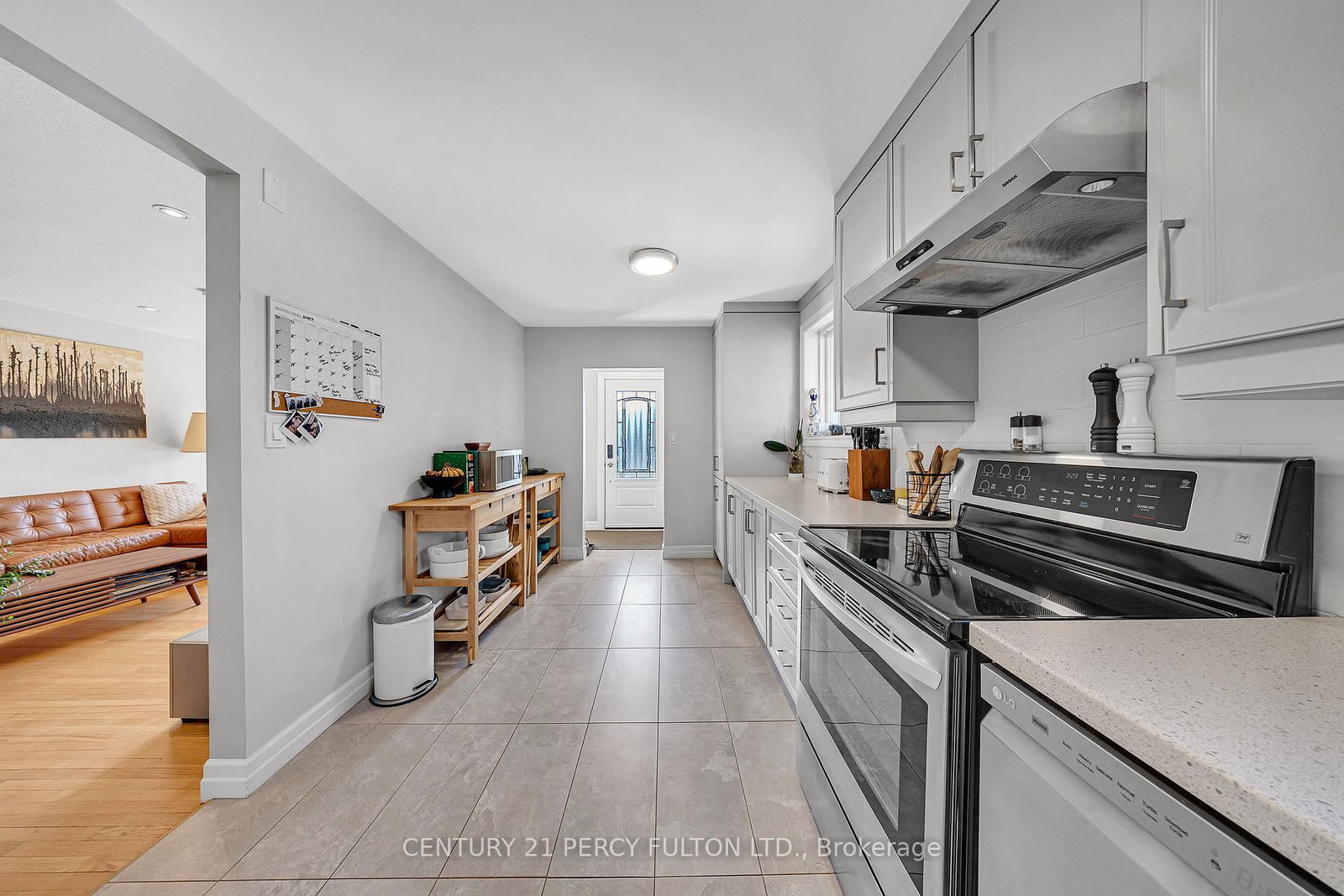 Detached House for sale at 893 Douglas Avenue, Pickering, Ontario, L1W 1N7 - Bay Ridges - MLS: E12923052