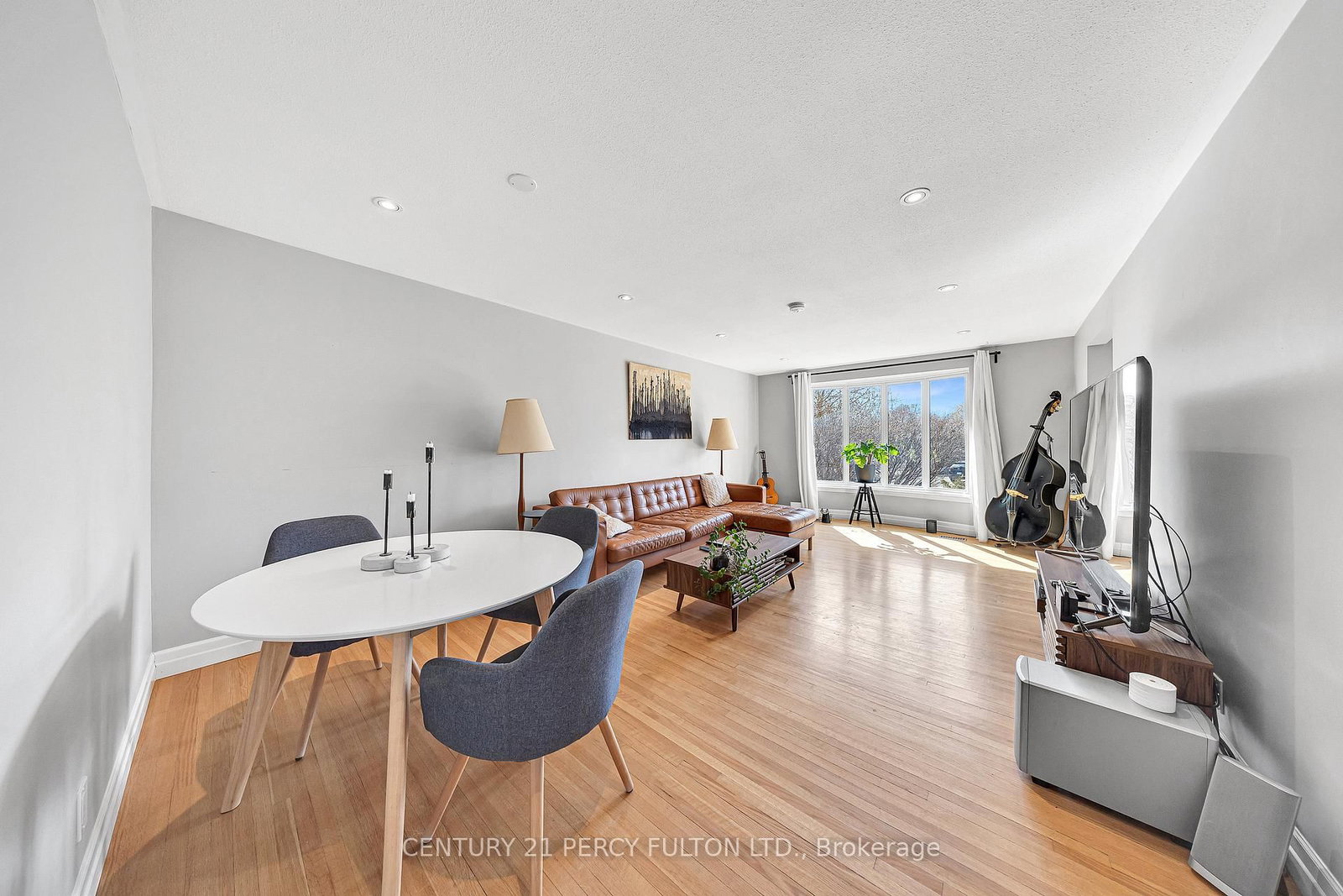 Detached House for sale at 893 Douglas Avenue, Pickering, Ontario, L1W 1N7 - Bay Ridges - MLS: E12923052