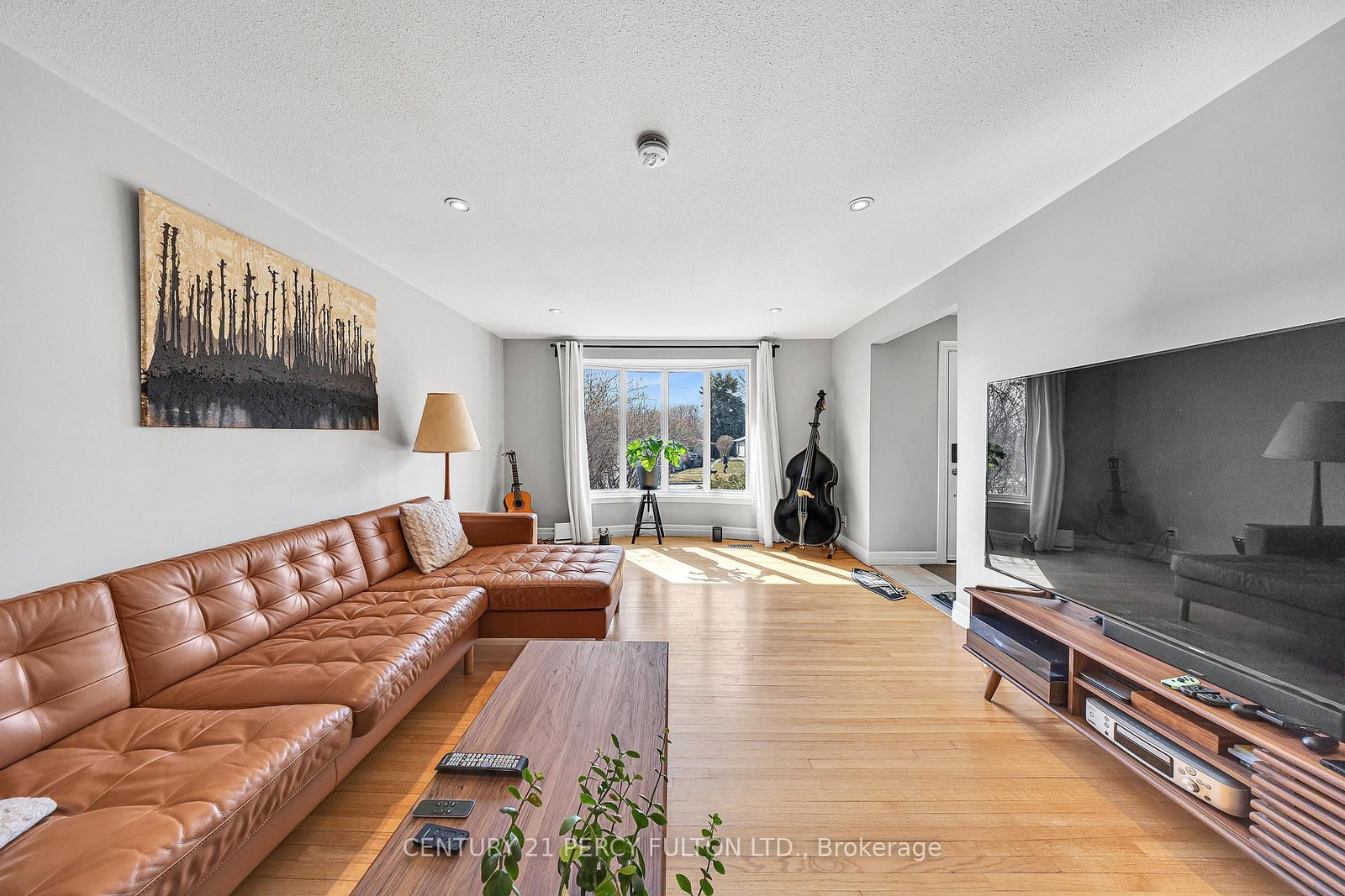 Detached House for sale at 893 Douglas Avenue, Pickering, Ontario, L1W 1N7 - Bay Ridges - MLS: E12923052