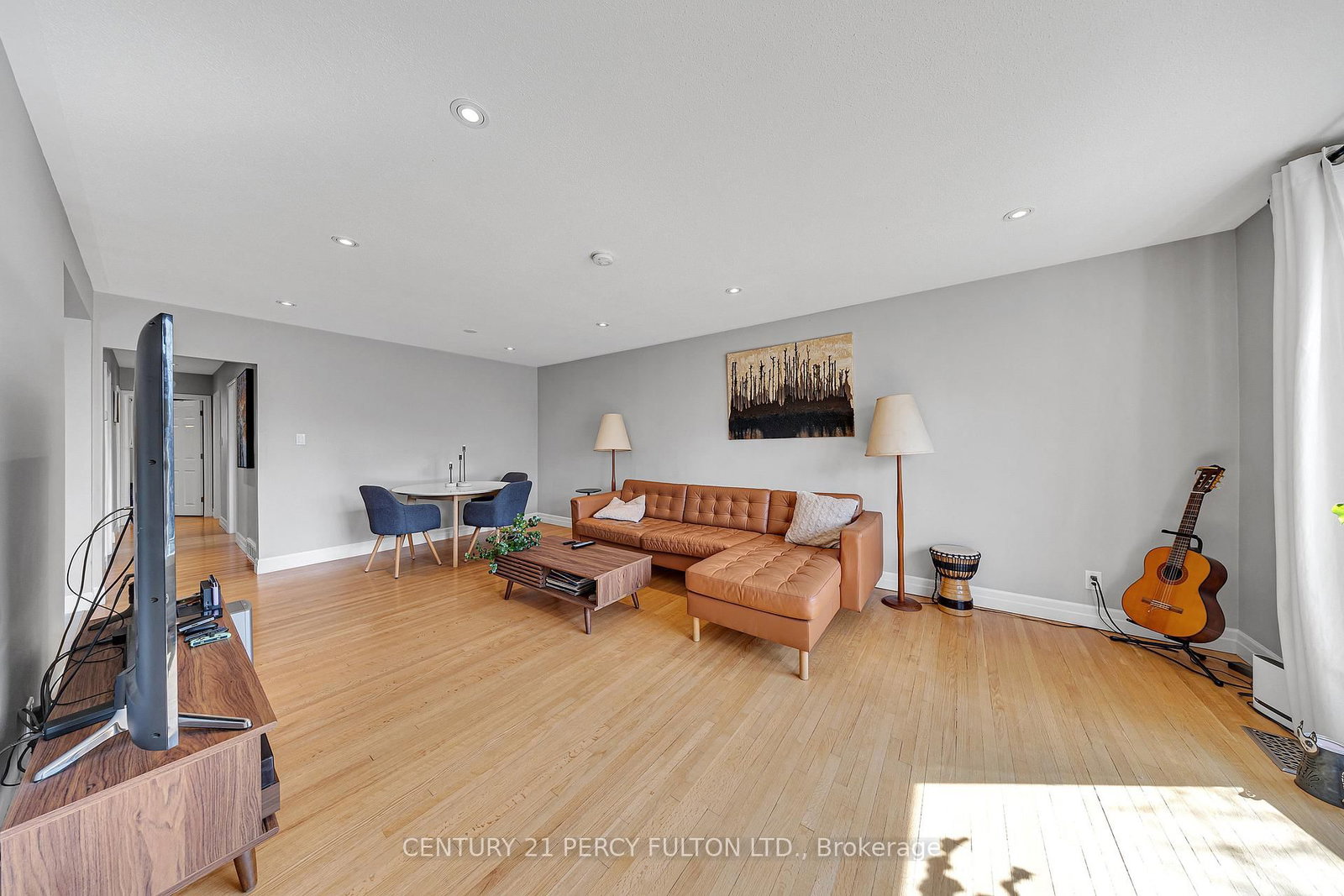 Detached House for sale at 893 Douglas Avenue, Pickering, Ontario, L1W 1N7 - Bay Ridges - MLS: E12923052