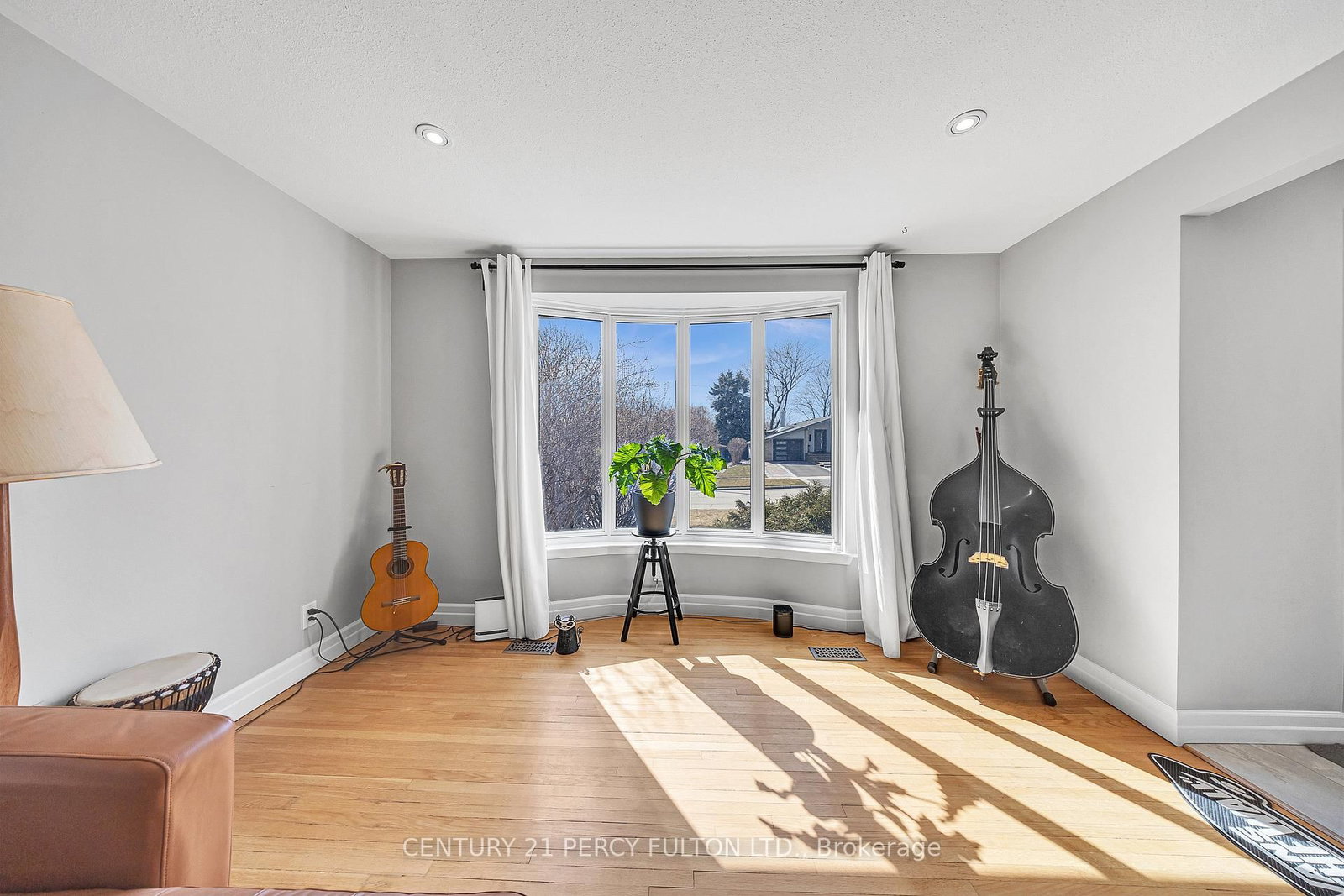 Detached House for sale at 893 Douglas Avenue, Pickering, Ontario, L1W 1N7 - Bay Ridges - MLS: E12923052