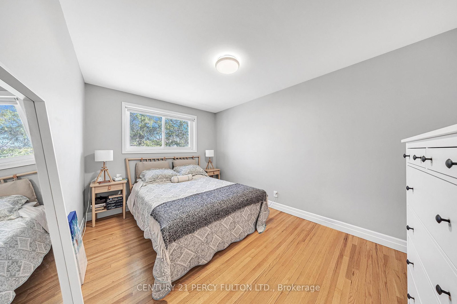 Detached House for sale at 893 Douglas Avenue, Pickering, Ontario, L1W 1N7 - Bay Ridges - MLS: E12923052