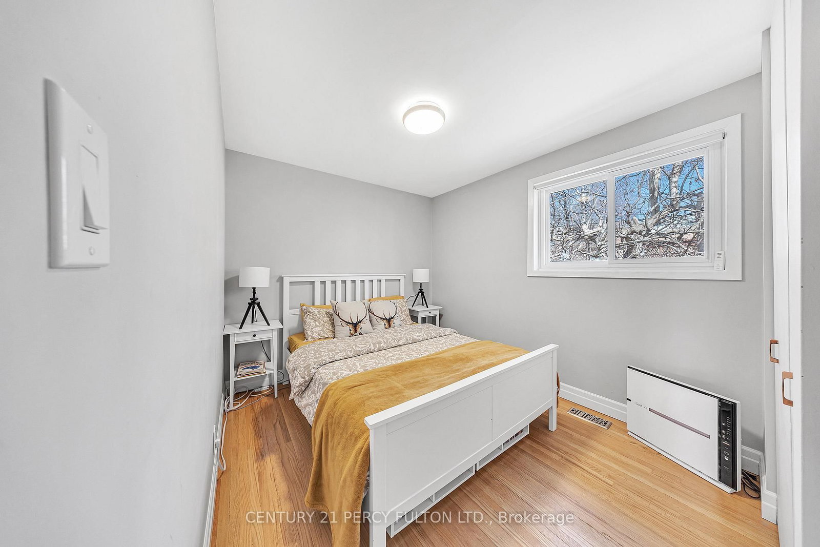 Detached House for sale at 893 Douglas Avenue, Pickering, Ontario, L1W 1N7 - Bay Ridges - MLS: E12923052