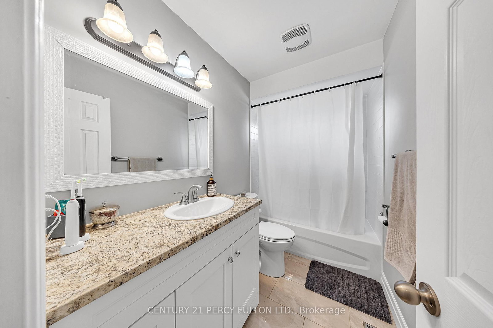 Detached House for sale at 893 Douglas Avenue, Pickering, Ontario, L1W 1N7 - Bay Ridges - MLS: E12923052