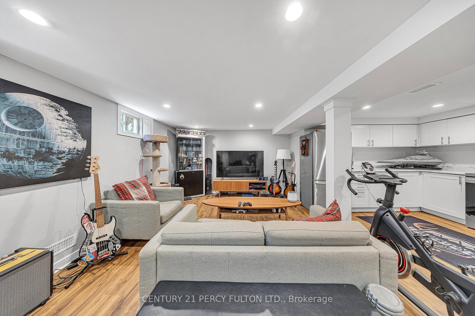 Detached House for sale at 893 Douglas Avenue, Pickering, Ontario, L1W 1N7 - Bay Ridges - MLS: E12923052