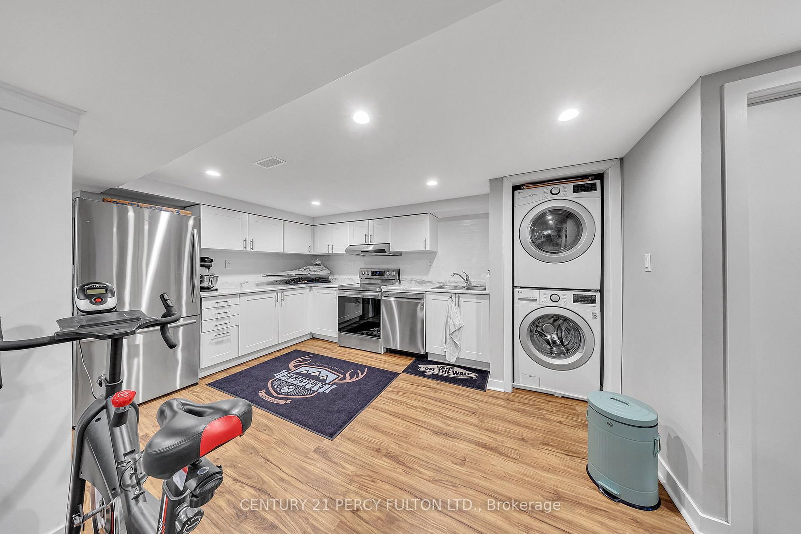 Detached House for sale at 893 Douglas Avenue, Pickering, Ontario, L1W 1N7 - Bay Ridges - MLS: E12923052