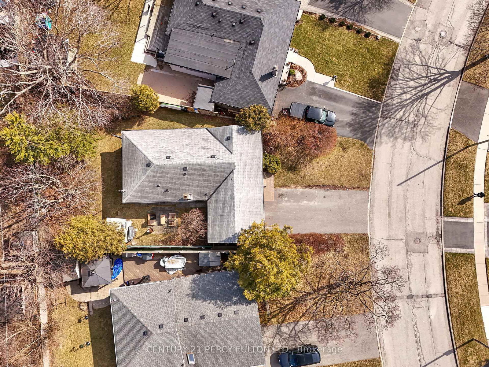 Detached House for sale at 893 Douglas Avenue, Pickering, Ontario, L1W 1N7 - Bay Ridges - MLS: E12923052