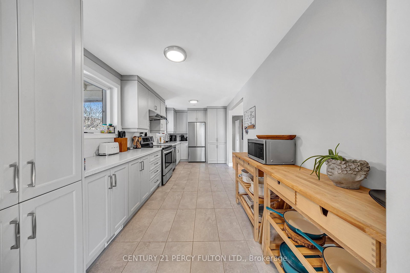 Detached House for sale at 893 Douglas Avenue, Pickering, Ontario, L1W 1N7 - Bay Ridges - MLS: E12923052