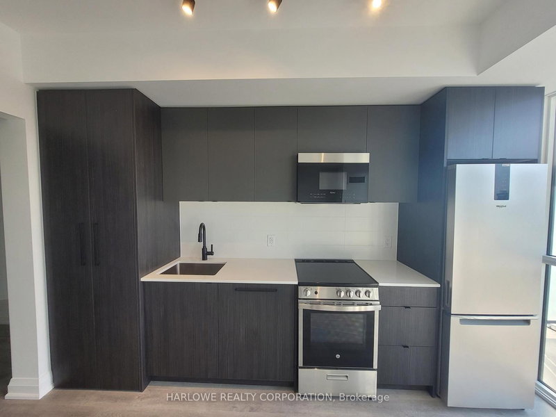 home for lease on 506-2369 Danforth Avenue