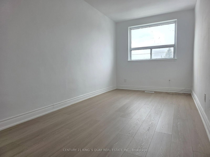 1346 Kennedy Rd, Toronto, M1P 2L7 | Image 2