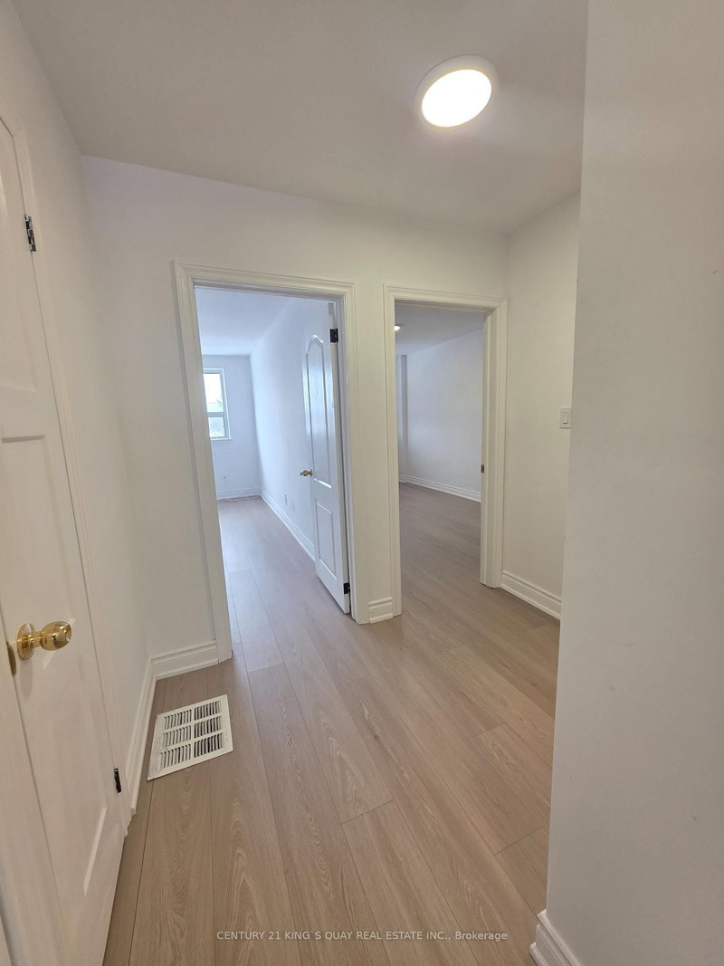 1346 Kennedy Rd, Toronto, M1P 2L7 | Image 3