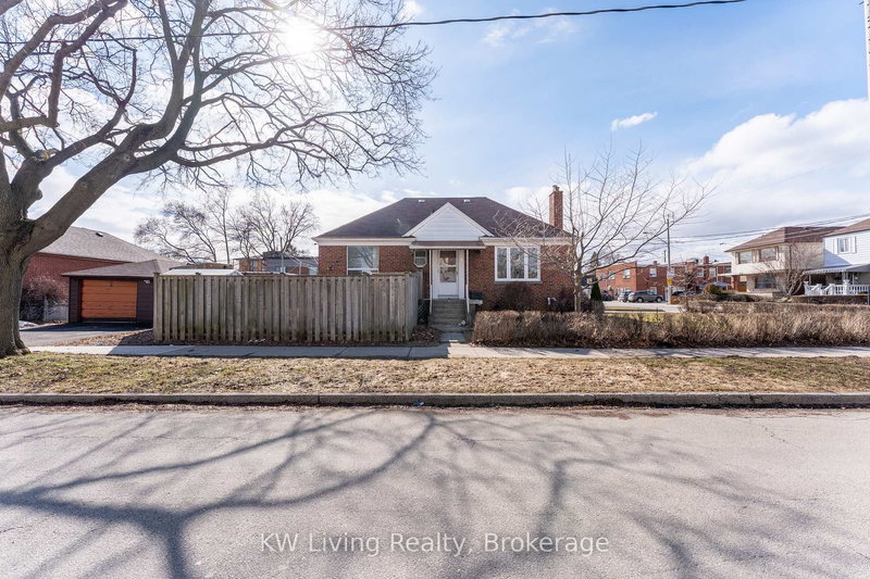 5 Plains Rd, Toronto, M4J 2P7 | Image 2