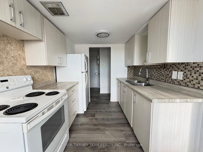 48 - 43 Taunton Rd, Oshawa, L1G 3T6 | Image 2