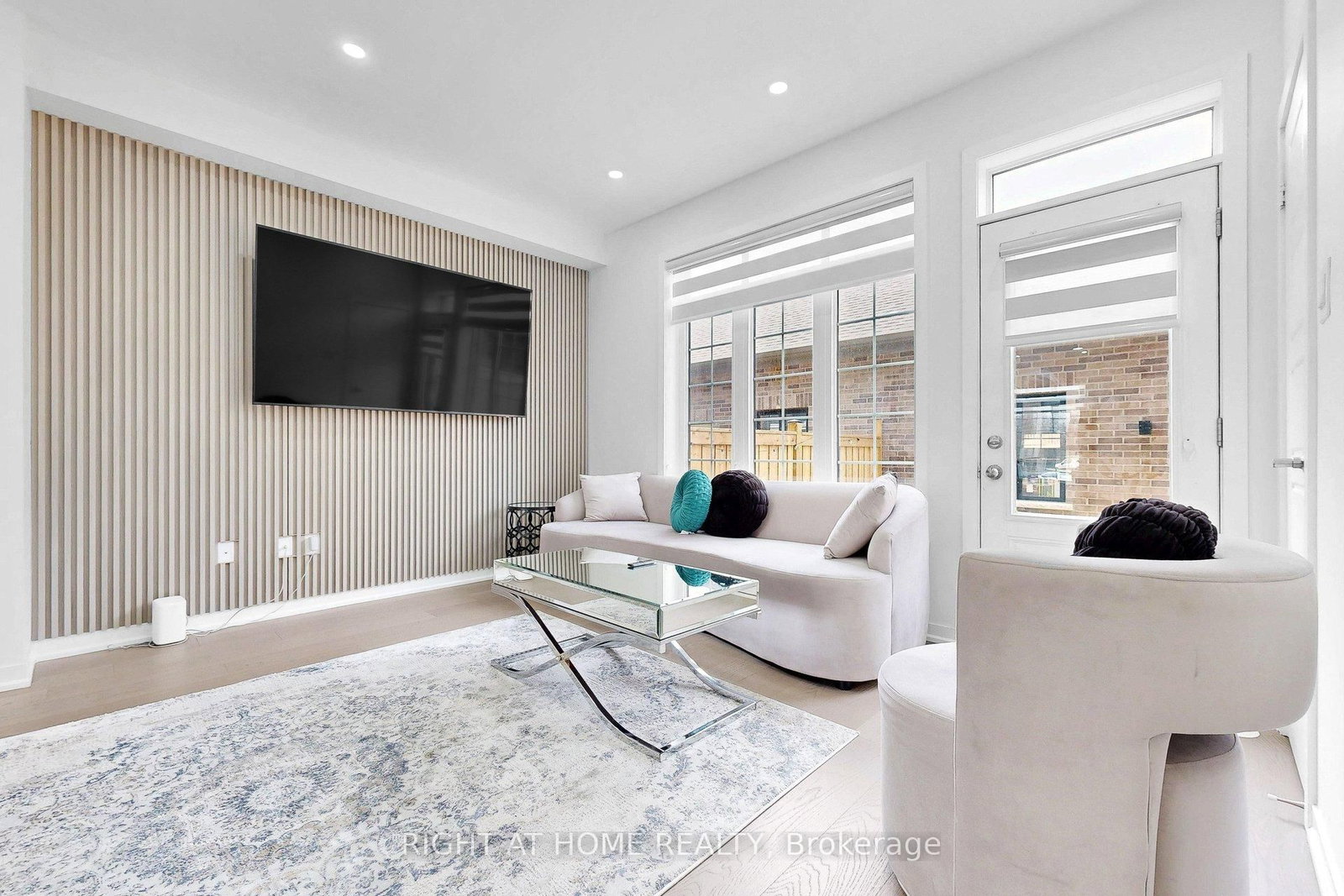 Townhouse for sale at 7 Selfridge Way, Whitby, Ontario, L1N 0N9 - Downtown Whitby - MLS: E12927012