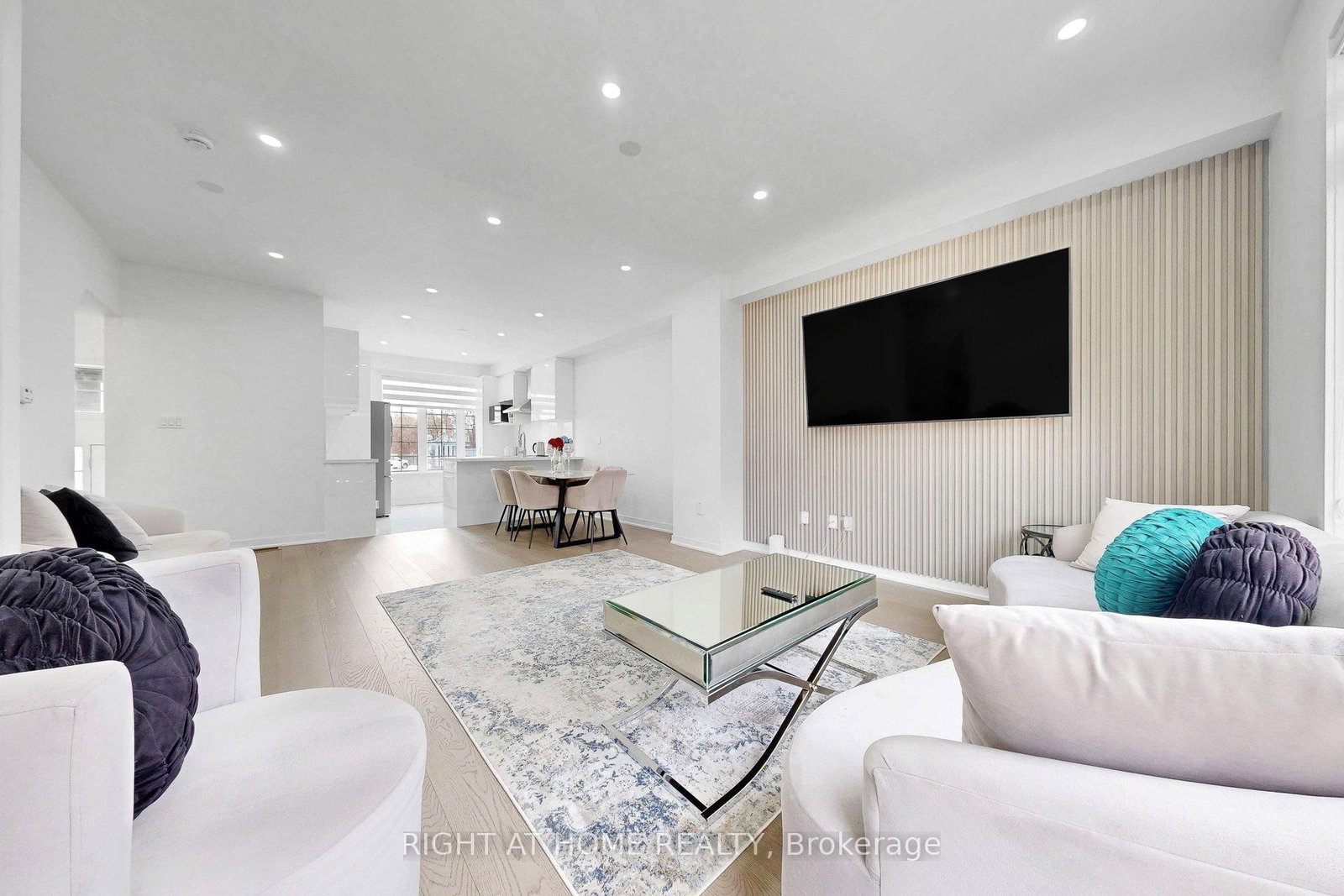 Townhouse for sale at 7 Selfridge Way, Whitby, Ontario, L1N 0N9 - Downtown Whitby - MLS: E12927012