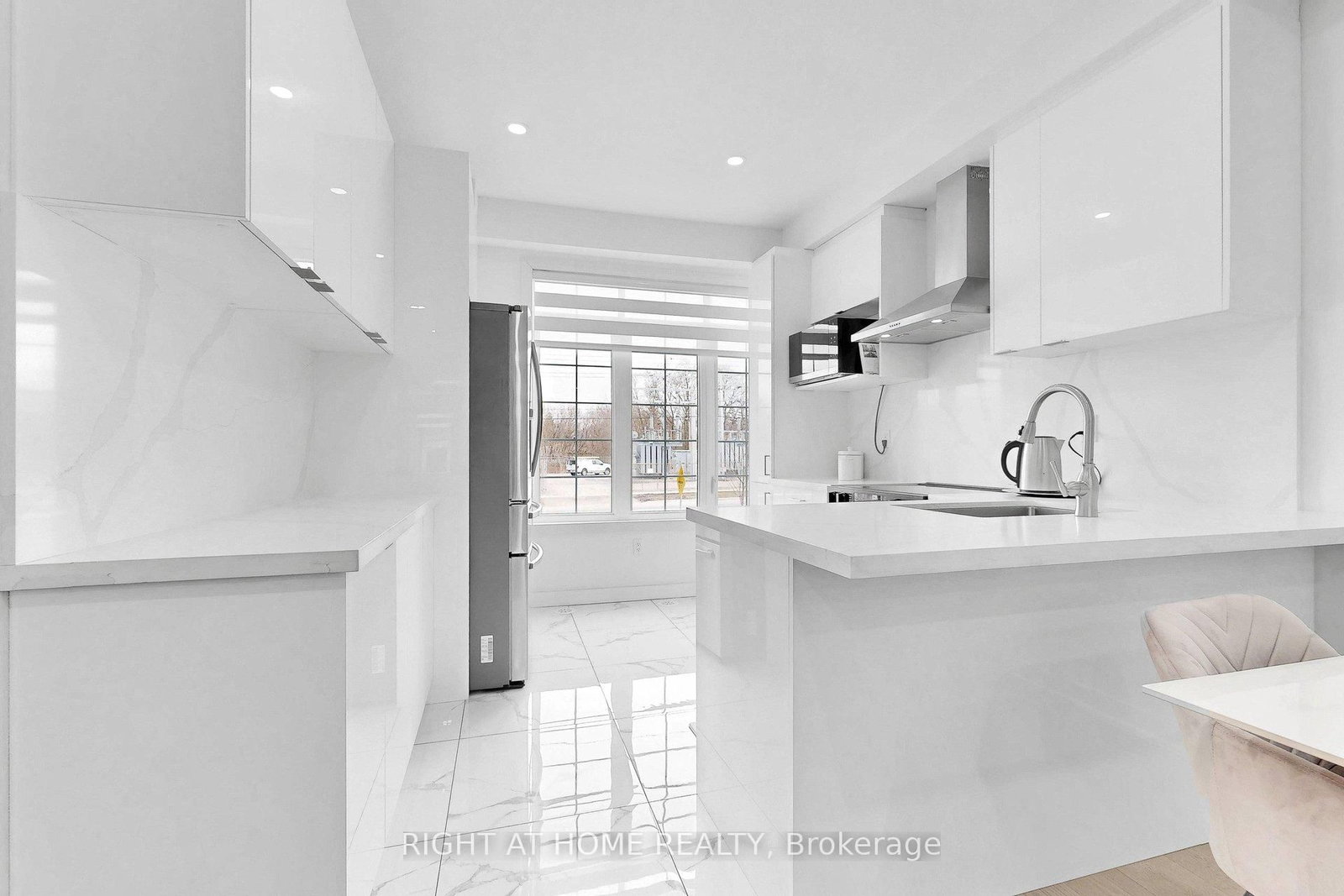 Townhouse for sale at 7 Selfridge Way, Whitby, Ontario, L1N 0N9 - Downtown Whitby - MLS: E12927012