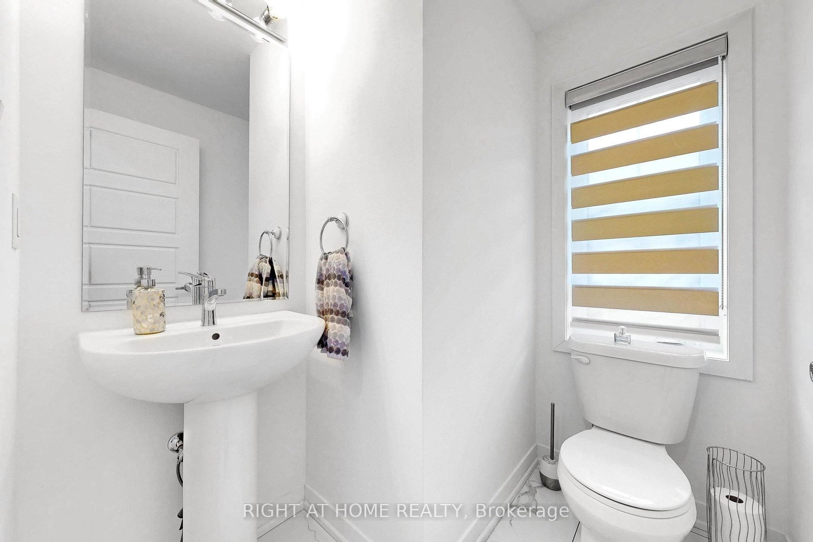 Townhouse for sale at 7 Selfridge Way, Whitby, Ontario, L1N 0N9 - Downtown Whitby - MLS: E12927012