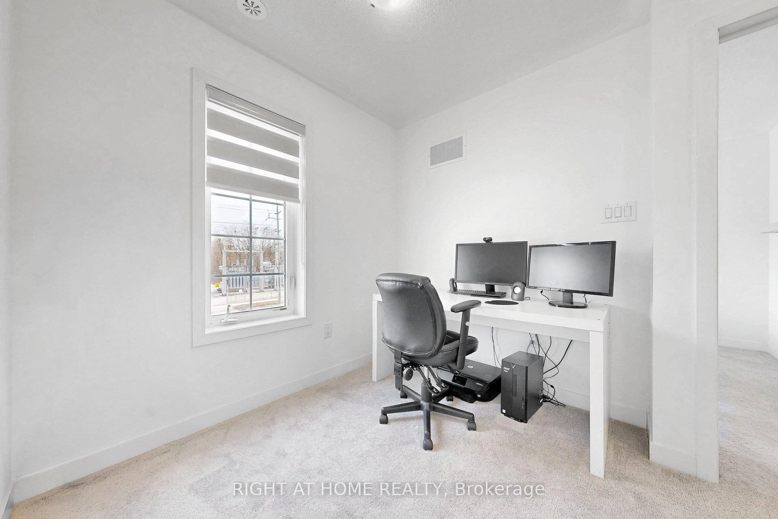 Townhouse for sale at 7 Selfridge Way, Whitby, Ontario, L1N 0N9 - Downtown Whitby - MLS: E12927012