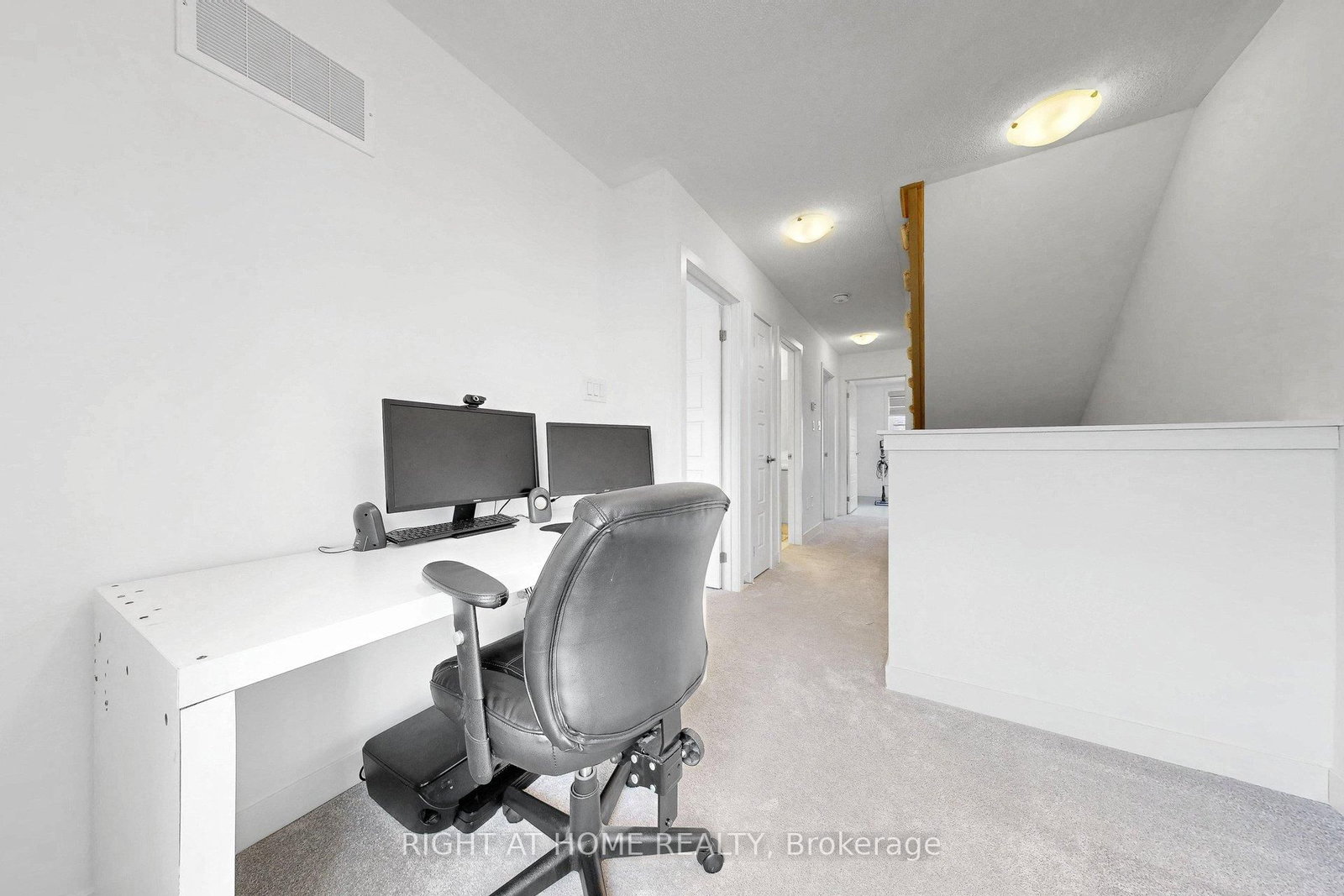 Townhouse for sale at 7 Selfridge Way, Whitby, Ontario, L1N 0N9 - Downtown Whitby - MLS: E12927012