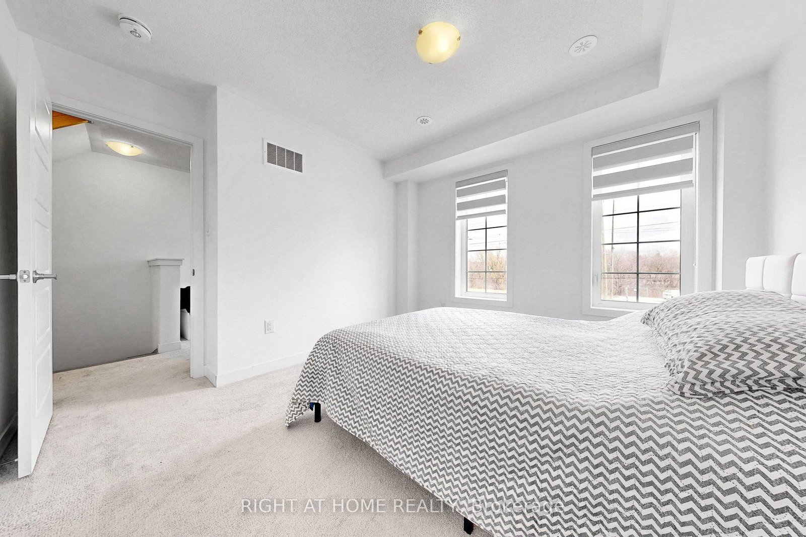 Townhouse for sale at 7 Selfridge Way, Whitby, Ontario, L1N 0N9 - Downtown Whitby - MLS: E12927012