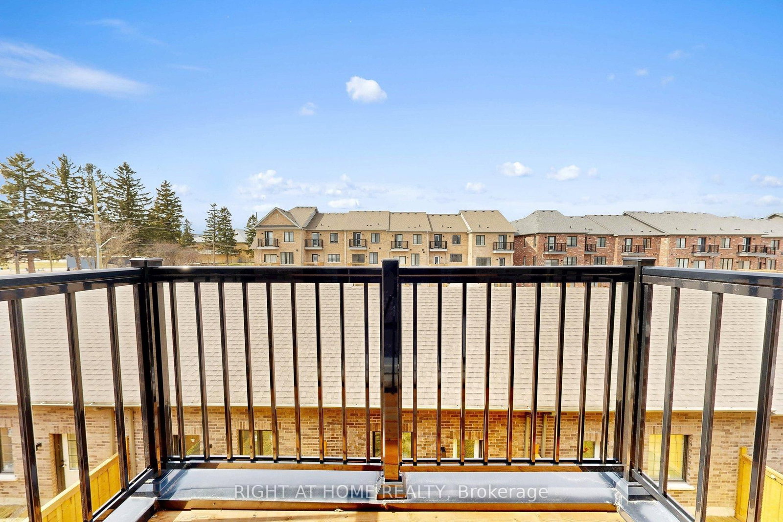 Townhouse for sale at 7 Selfridge Way, Whitby, Ontario, L1N 0N9 - Downtown Whitby - MLS: E12927012