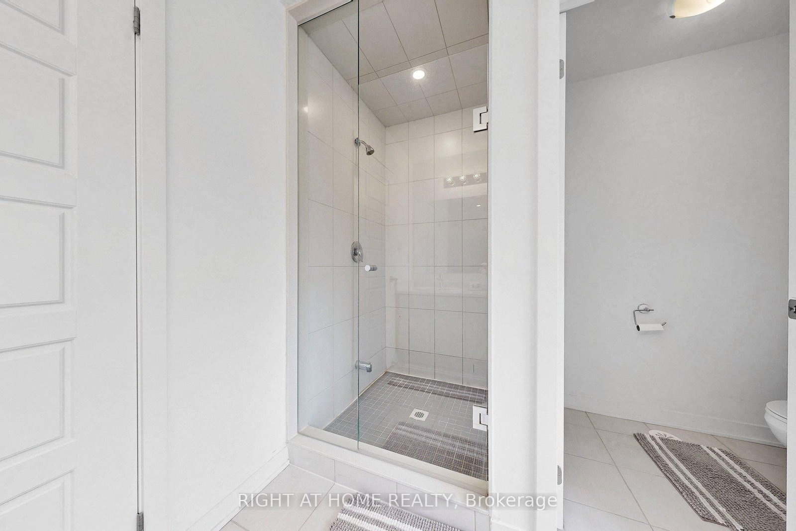 Townhouse for sale at 7 Selfridge Way, Whitby, Ontario, L1N 0N9 - Downtown Whitby - MLS: E12927012