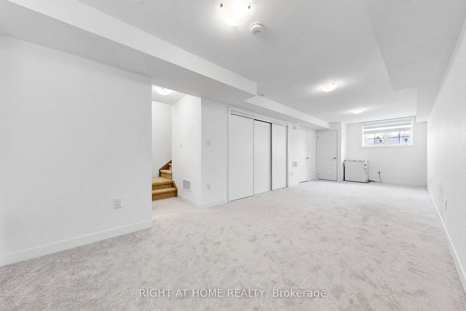 Townhouse for sale at 7 Selfridge Way, Whitby, Ontario, L1N 0N9 - Downtown Whitby - MLS: E12927012