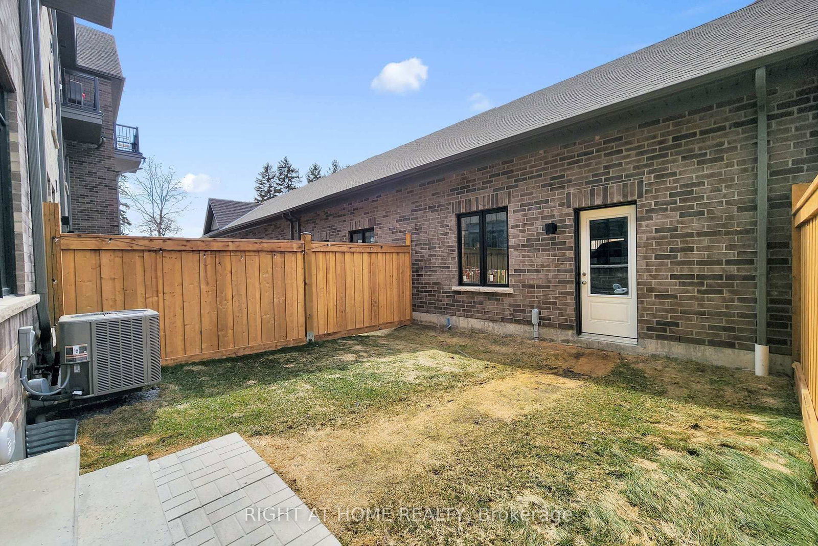 Townhouse for sale at 7 Selfridge Way, Whitby, Ontario, L1N 0N9 - Downtown Whitby - MLS: E12927012