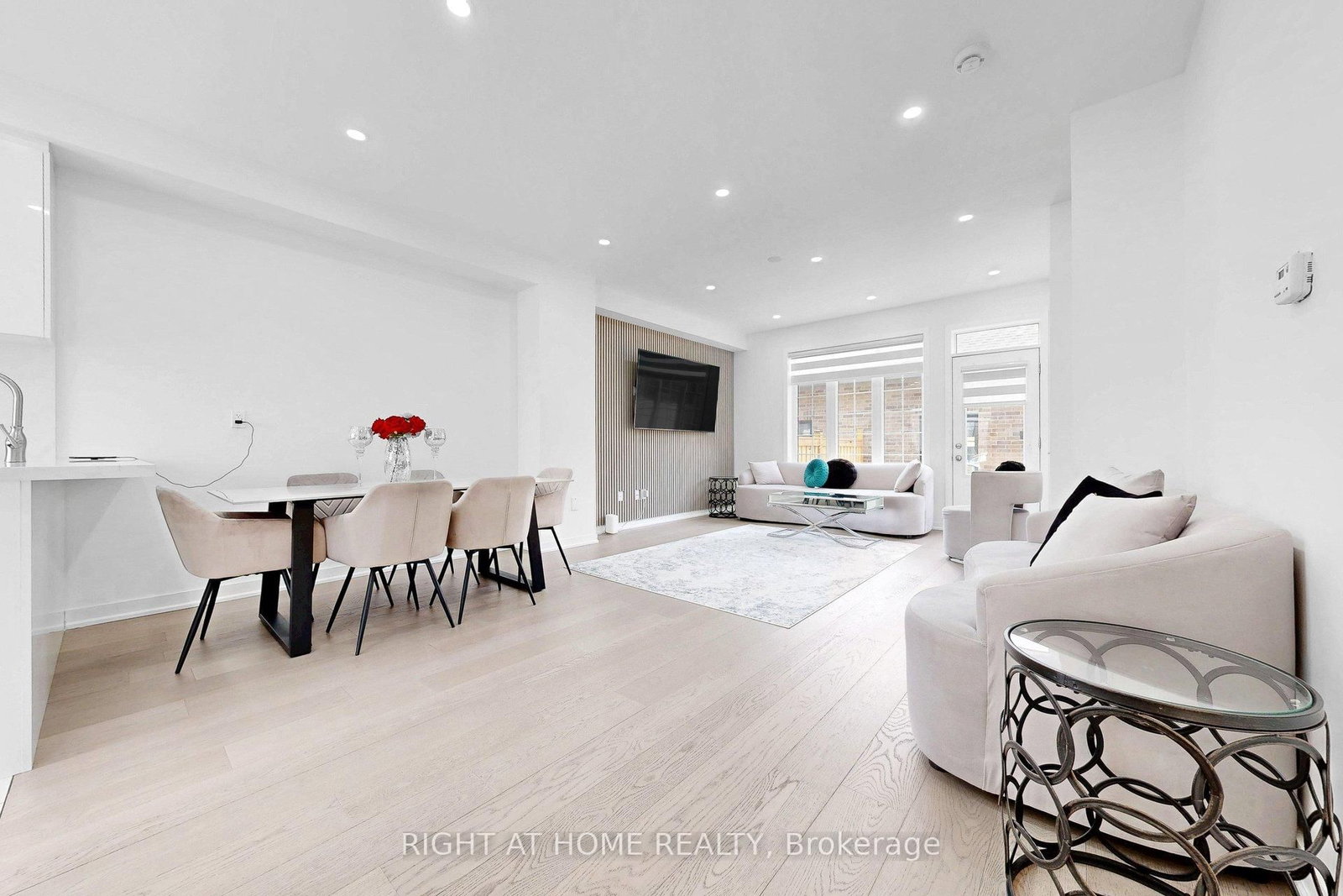 Townhouse for sale at 7 Selfridge Way, Whitby, Ontario, L1N 0N9 - Downtown Whitby - MLS: E12927012