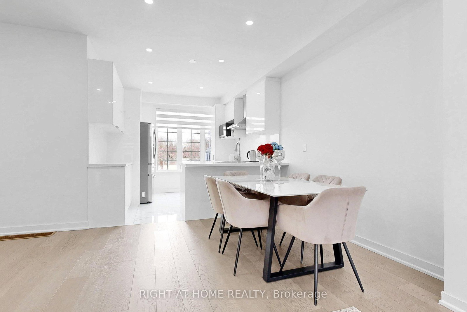 Townhouse for sale at 7 Selfridge Way, Whitby, Ontario, L1N 0N9 - Downtown Whitby - MLS: E12927012