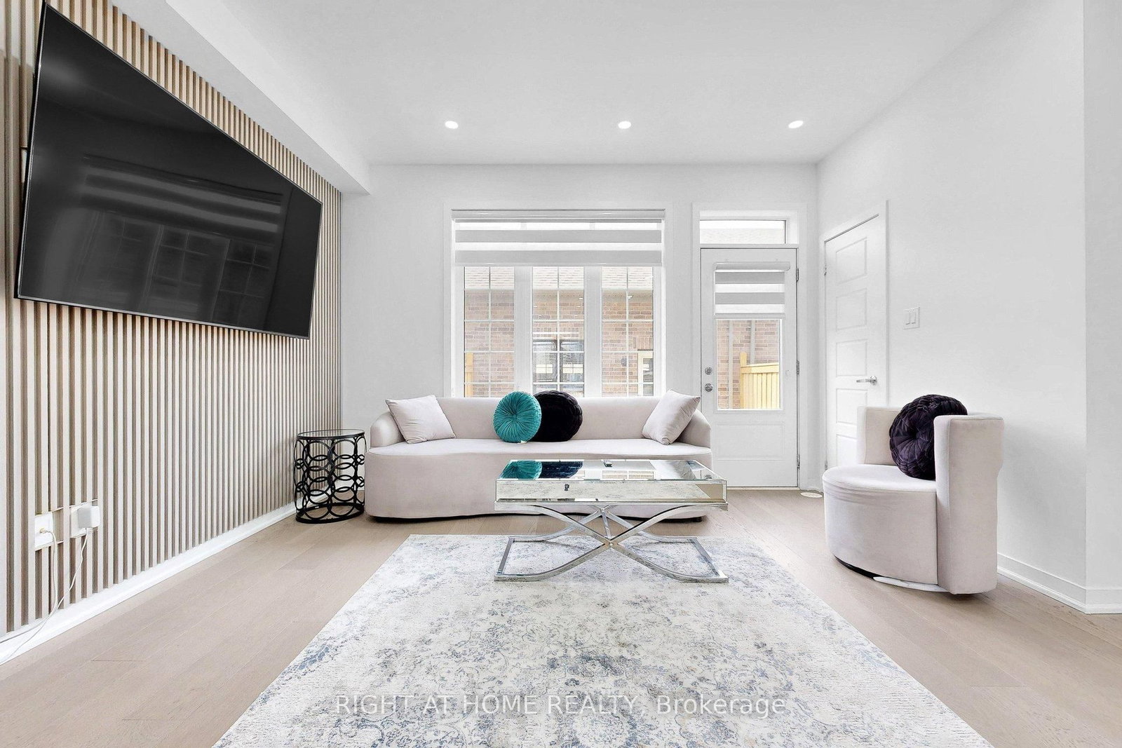 Townhouse for sale at 7 Selfridge Way, Whitby, Ontario, L1N 0N9 - Downtown Whitby - MLS: E12927012