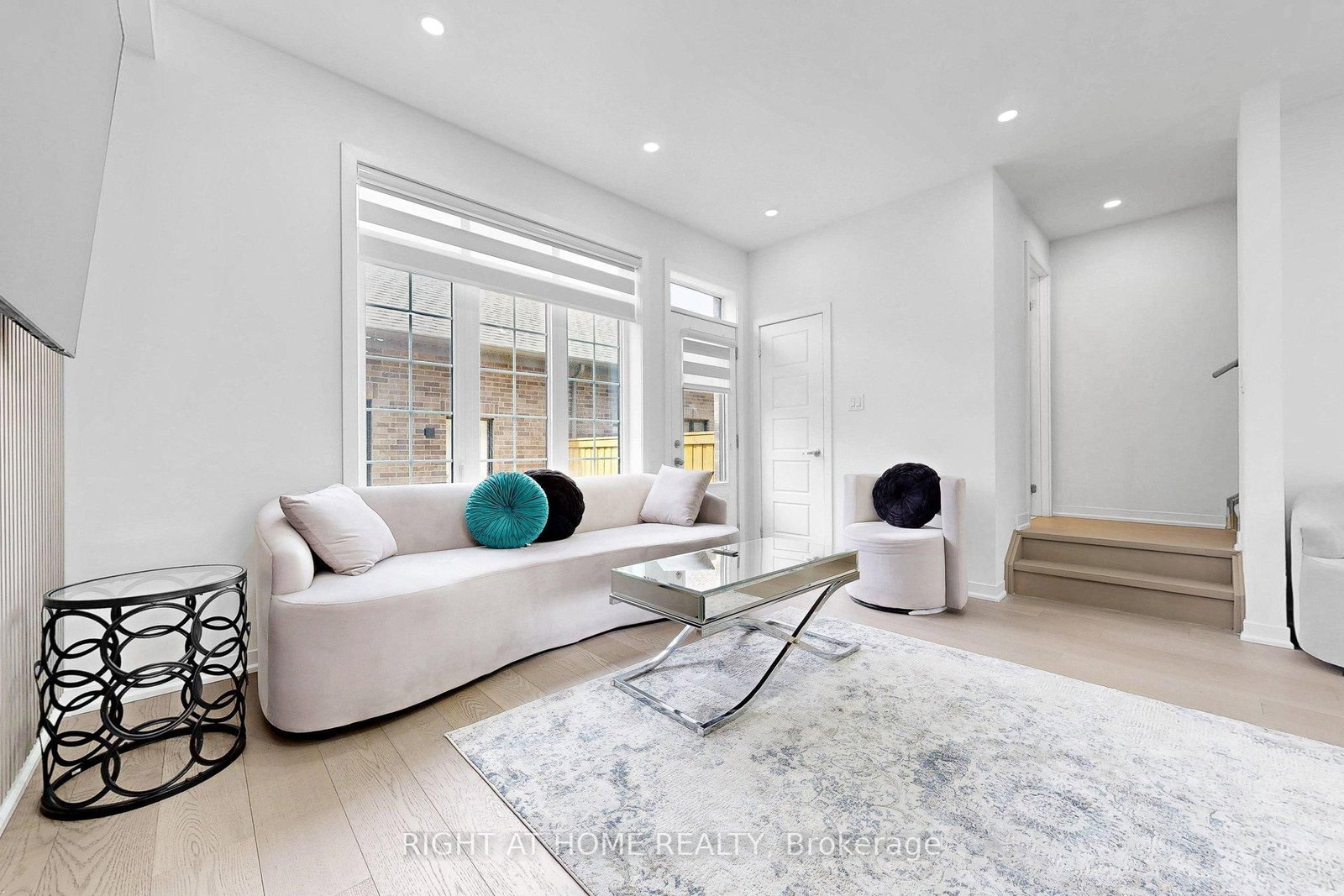 Townhouse for sale at 7 Selfridge Way, Whitby, Ontario, L1N 0N9 - Downtown Whitby - MLS: E12927012