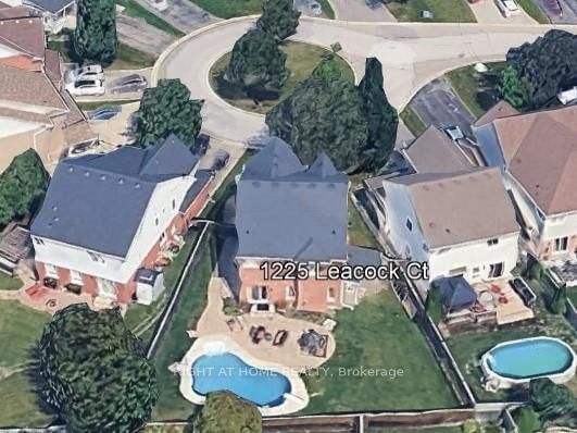 1225 Leacock Crt, Oshawa, L1K 2R3 | Image 2