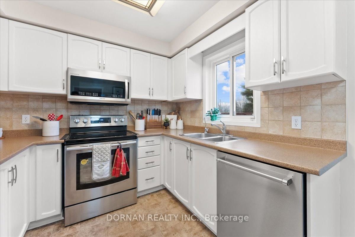 Detached House for sale at 3 Bancroft Crescent, Whitby, Ontario, L1R 2E6 - Williamsburg - MLS: E12927578