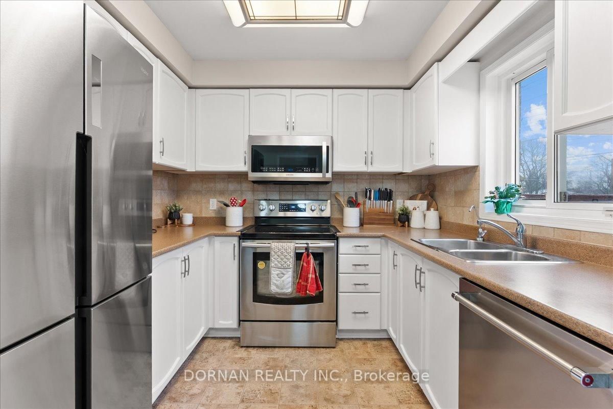 Detached House for sale at 3 Bancroft Crescent, Whitby, Ontario, L1R 2E6 - Williamsburg - MLS: E12927578