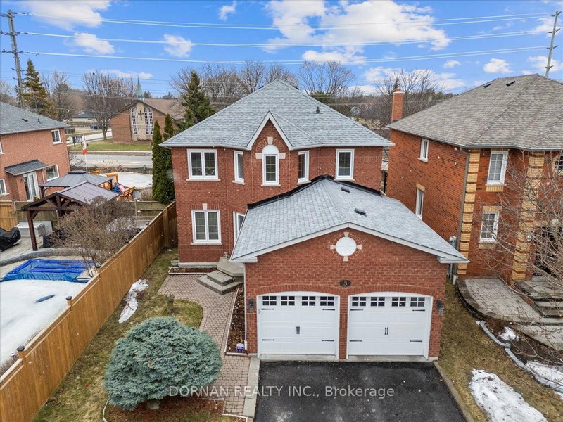 3 Bancroft Cres, Whitby, L1R 2E6 | Image 2