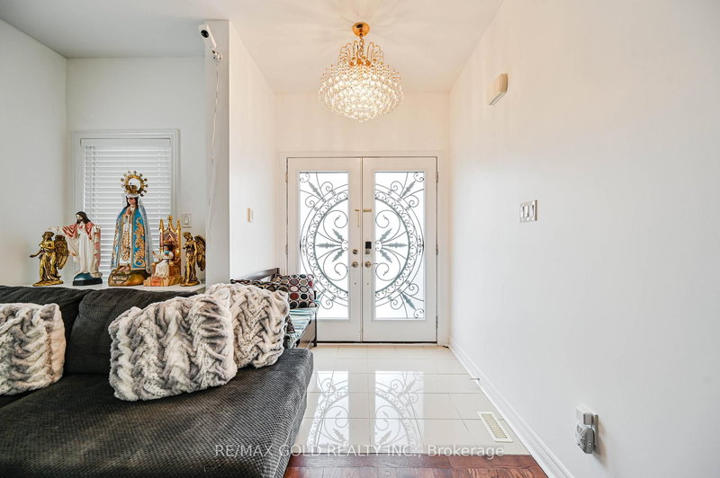 7 Bellotti Cres, Ajax, L1Z 0M2 | Image 3