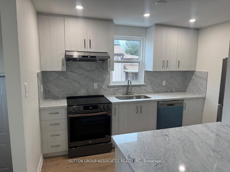 121 Yardley Ave, Toronto, M4B 2B3 | Image 3