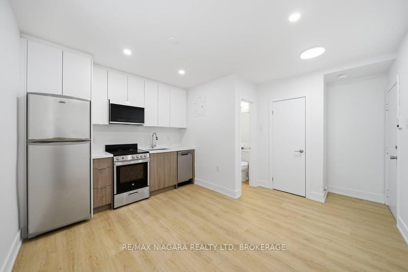 995 O'connor Dr, Toronto, M4B 2T1 | Image 3