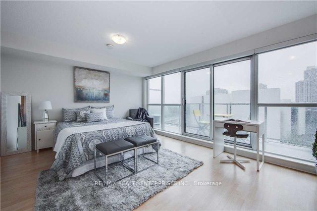 home for lease on 811-60 Town Centre Court