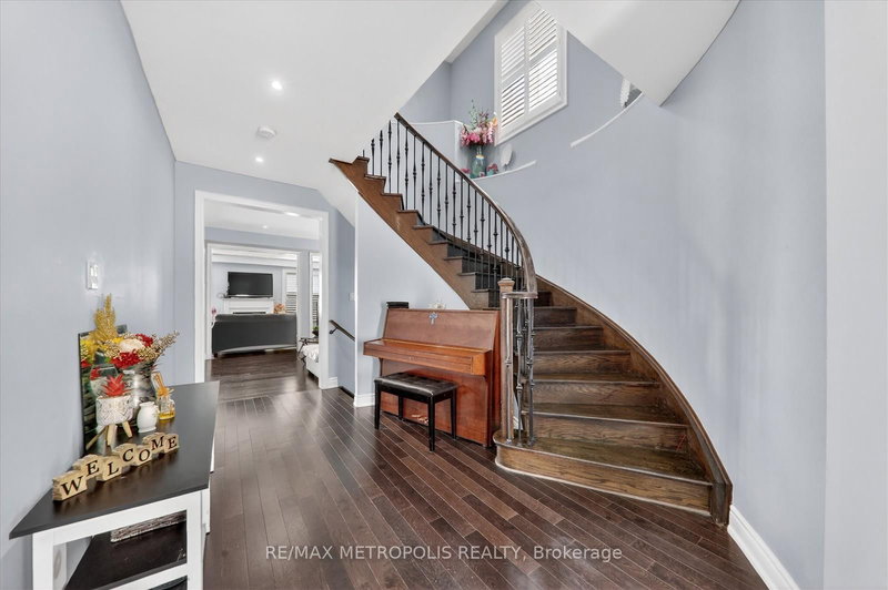 105 Stockell Cres, Ajax, L1T 0M4 | Image 2